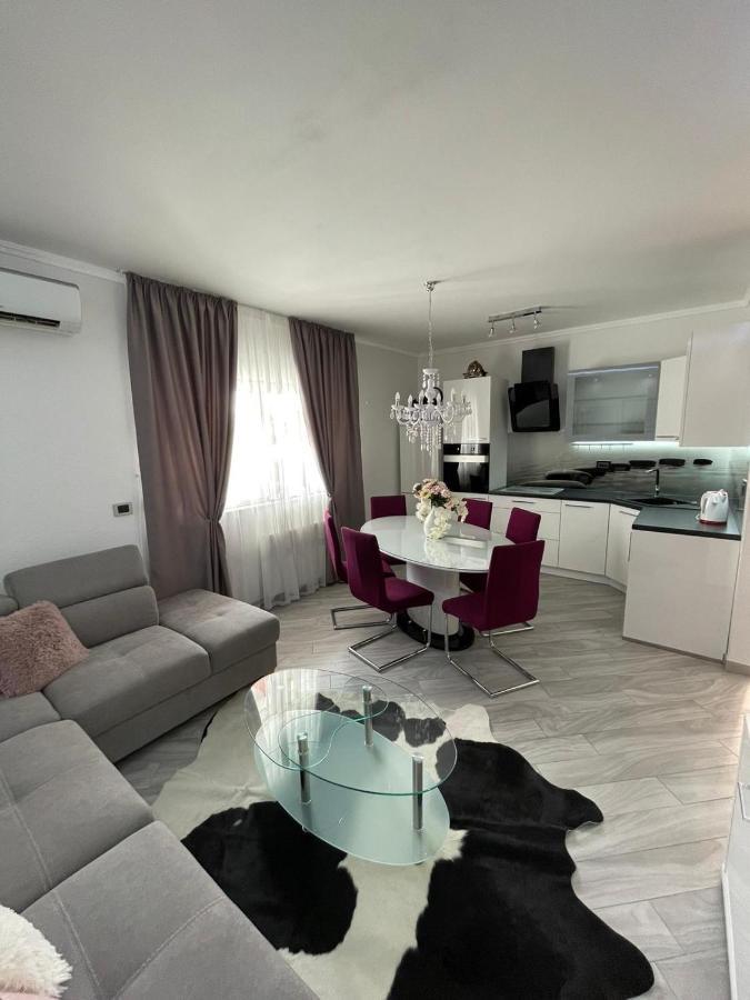 Villa J&J Apartments Residence With Swimming Pool Podstrana Exteriér fotografie